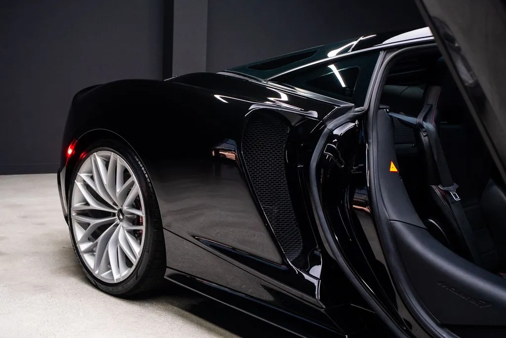 McLaren GT photo 19