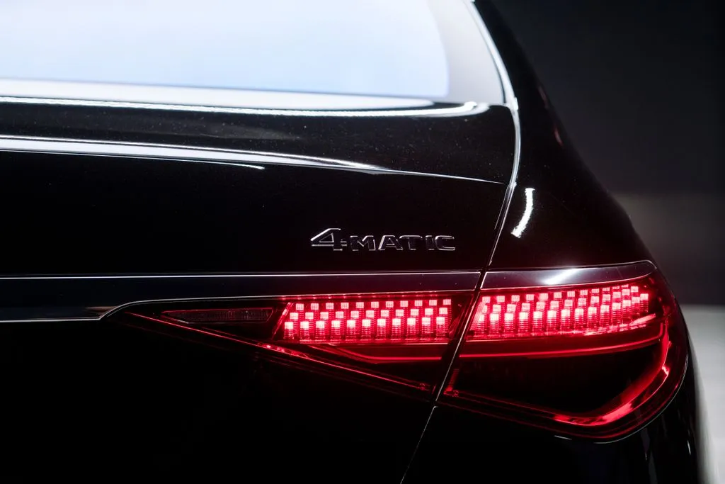 Mercedes-Benz S-Class photo 19