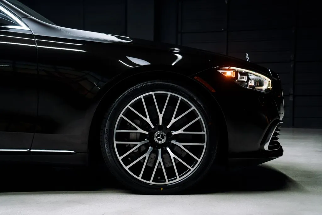 Mercedes-Benz S-Class photo 12