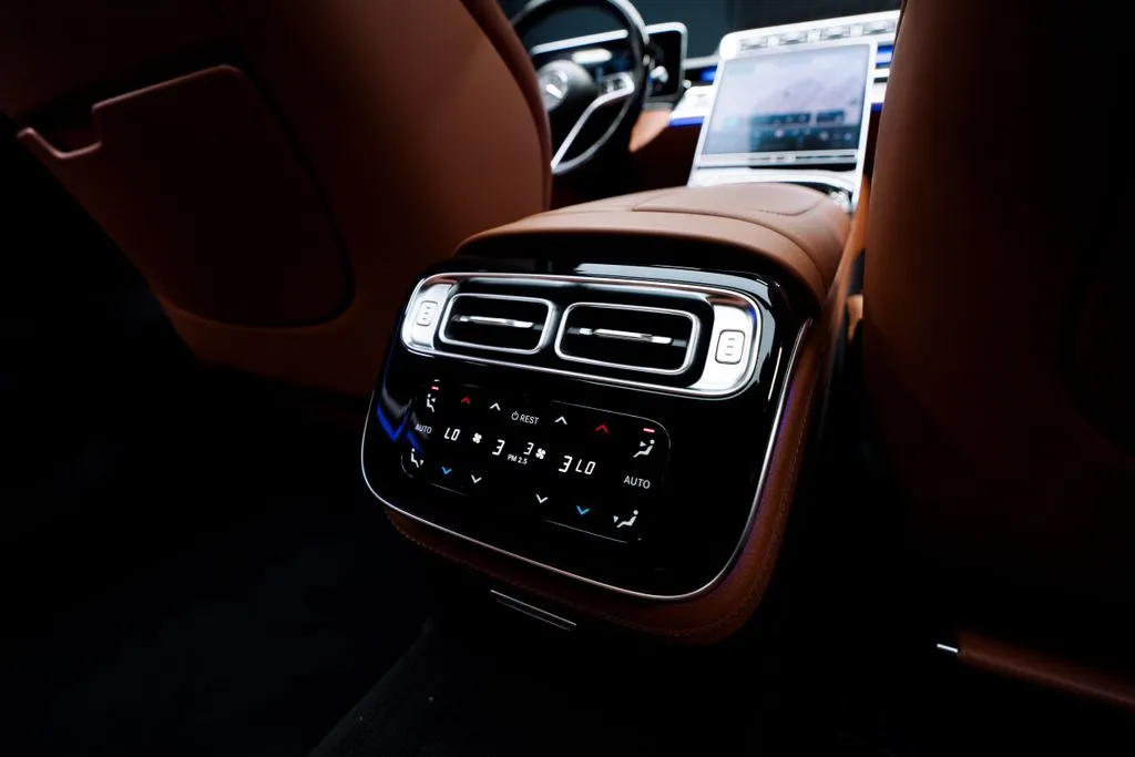 Mercedes-Benz S-Class photo 45