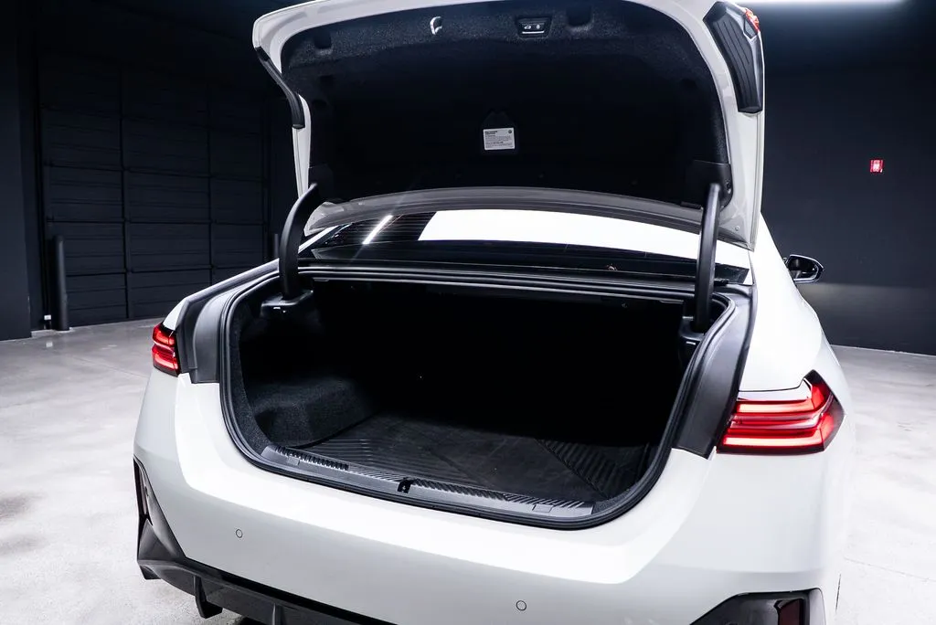 BMW i5 photo 53