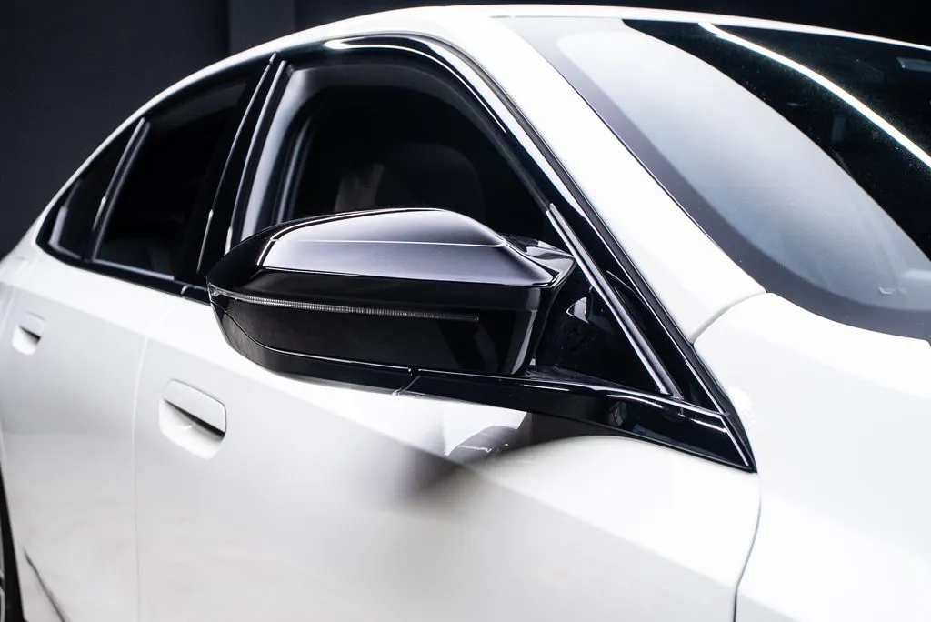 BMW i5 photo 17