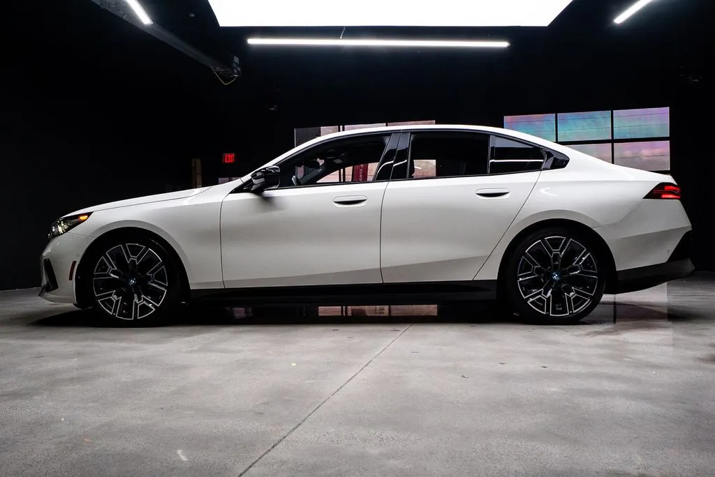 BMW i5 photo 27