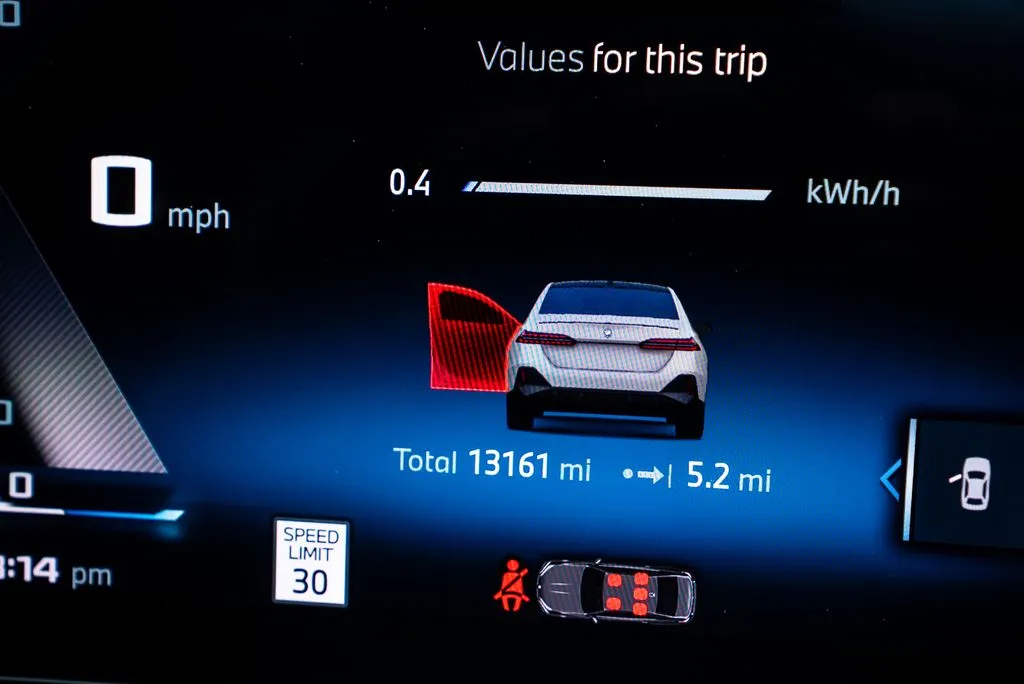 BMW i5 photo 40