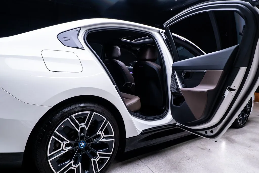 BMW i5 photo 52