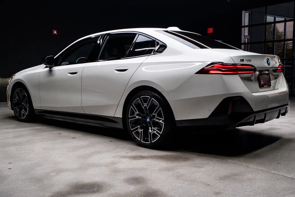 BMW i5 photo 26