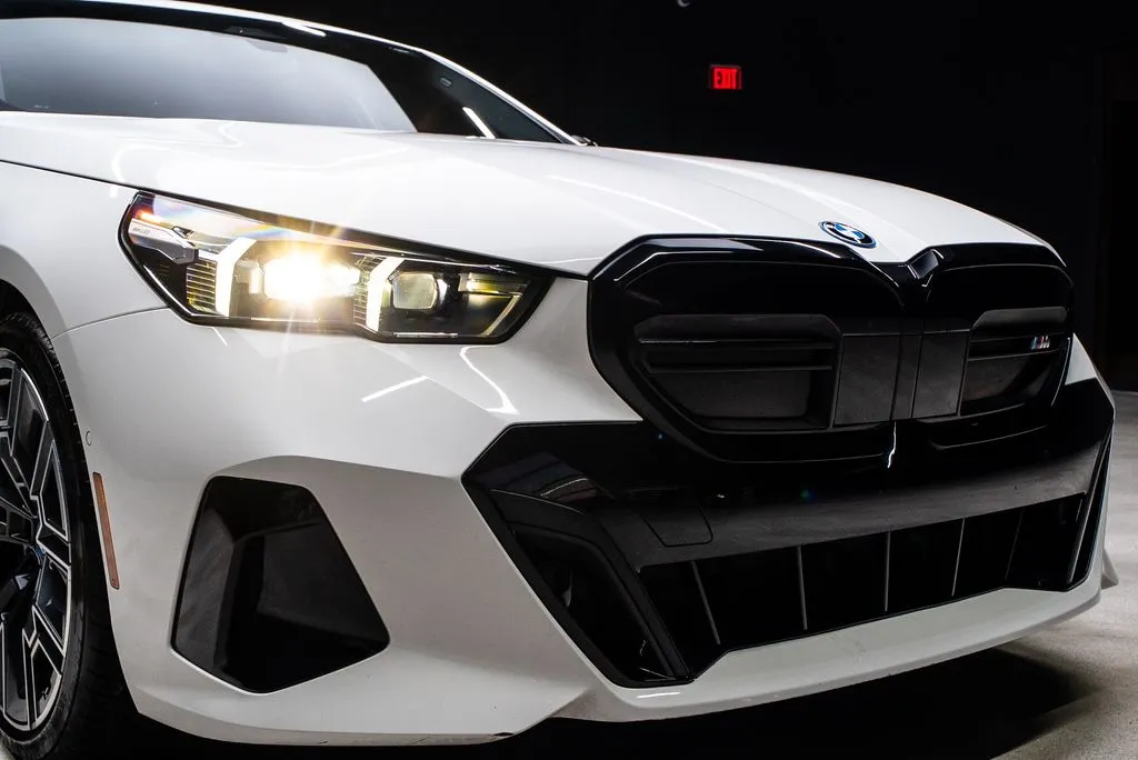 BMW i5 photo 9