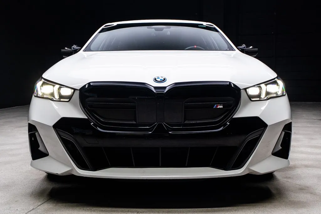 BMW i5 photo 3