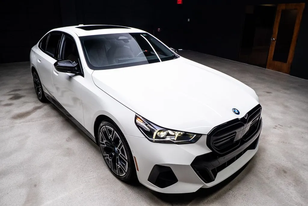 BMW i5 photo 10