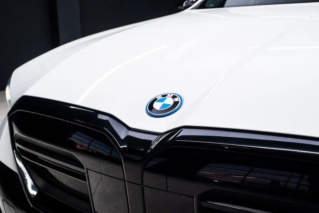 BMW i5 photo 8