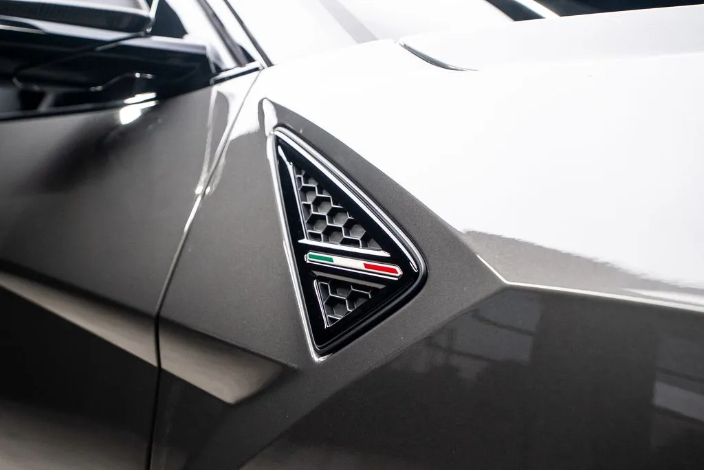Lamborghini Urus photo 17