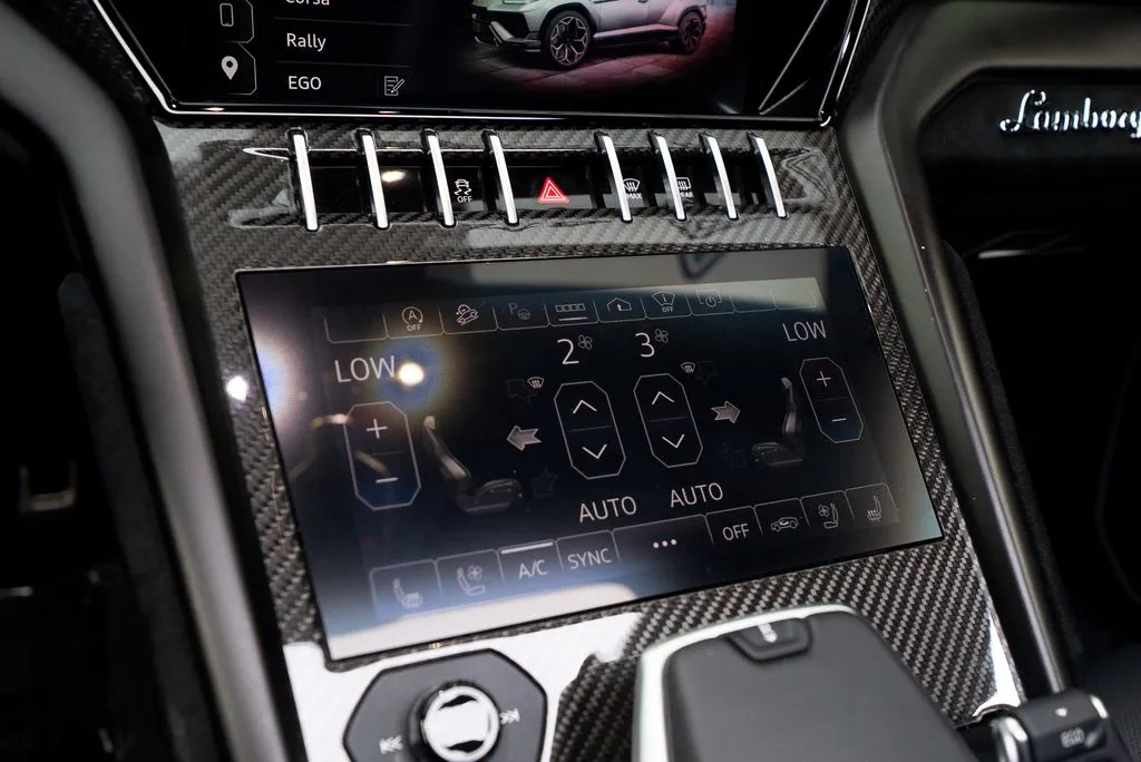 Lamborghini Urus photo 47