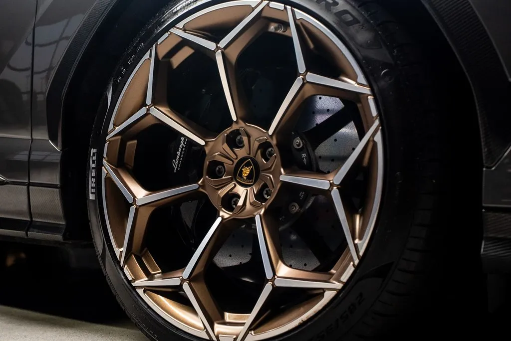 Lamborghini Urus photo 15