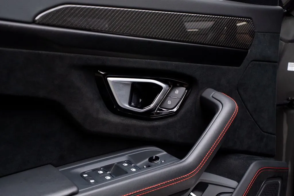 Lamborghini Urus photo 35