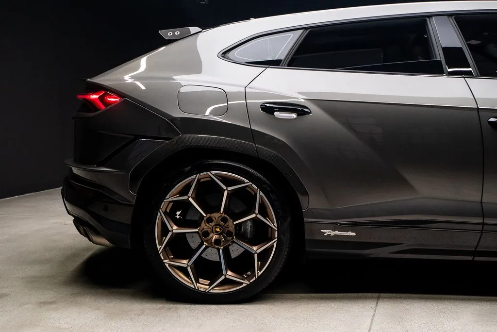 Lamborghini Urus photo 21