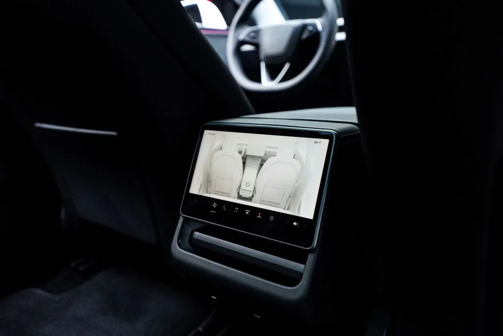 Tesla Model 3 photo 42