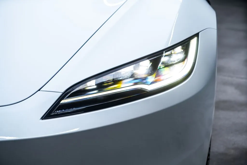 Tesla Model 3 photo 5