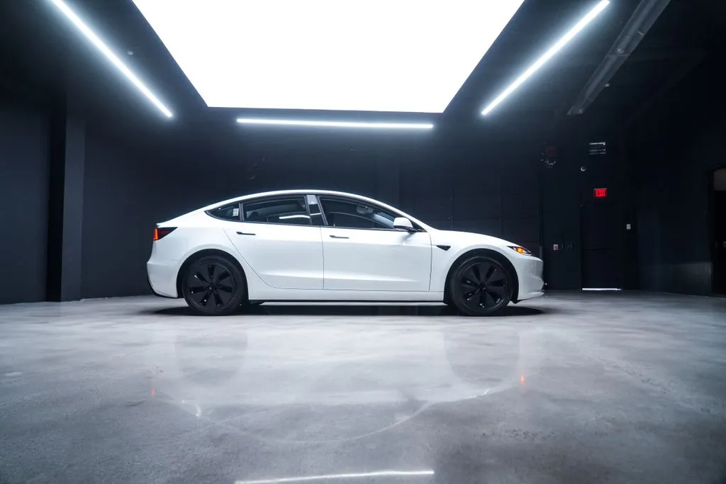 Tesla Model 3 photo 11