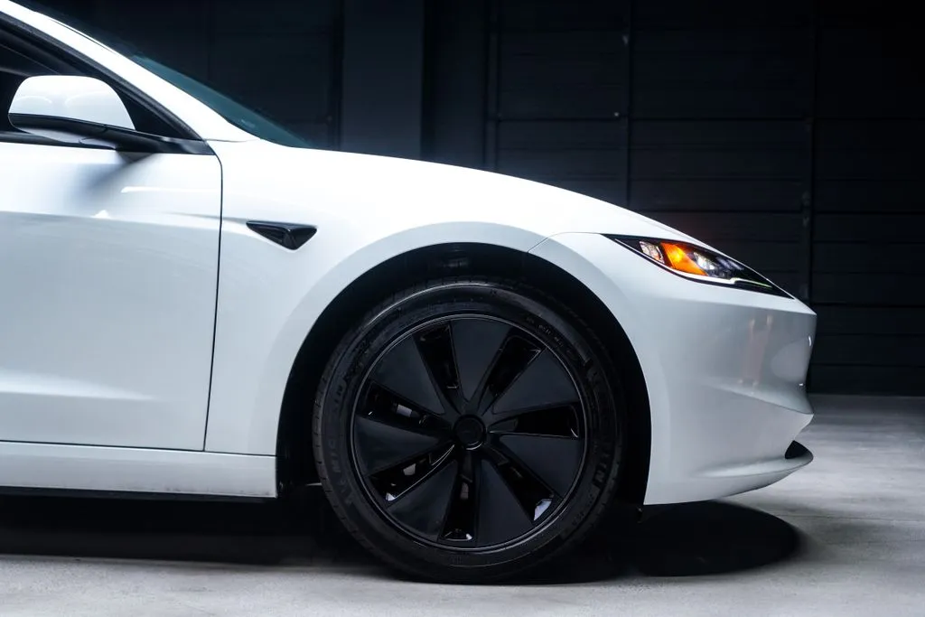 Tesla Model 3 photo 13