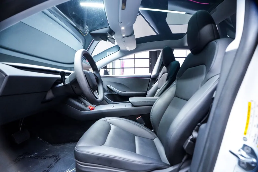 Tesla Model 3 photo 27