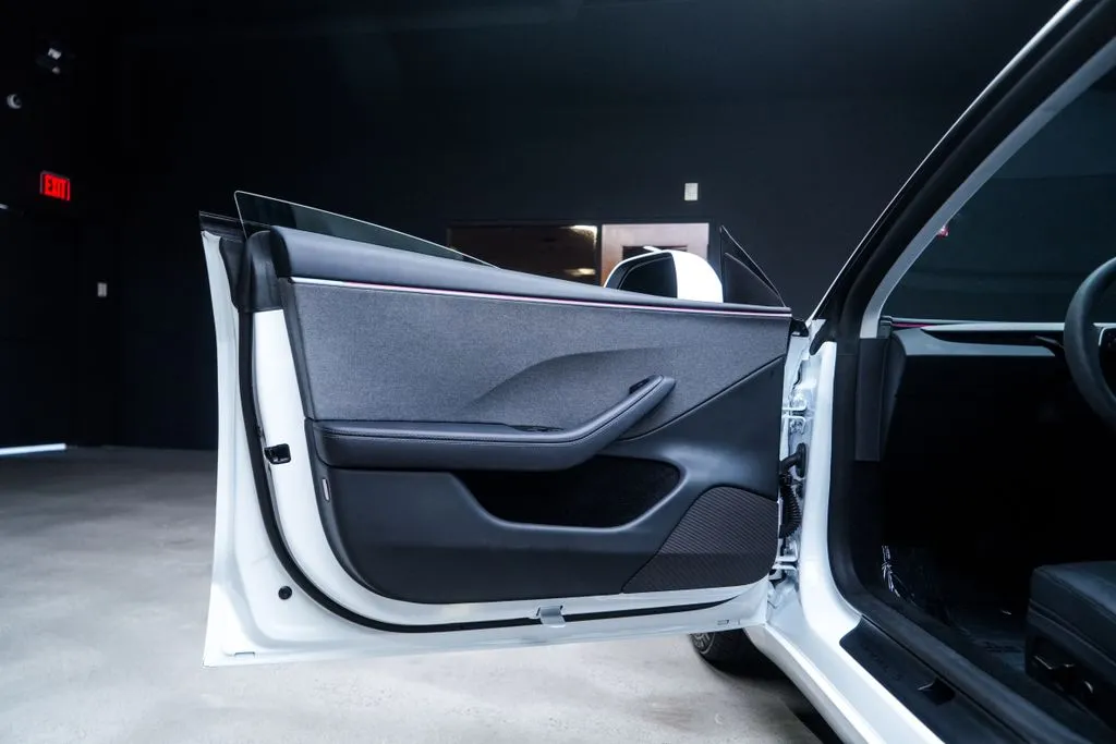 Tesla Model 3 photo 25
