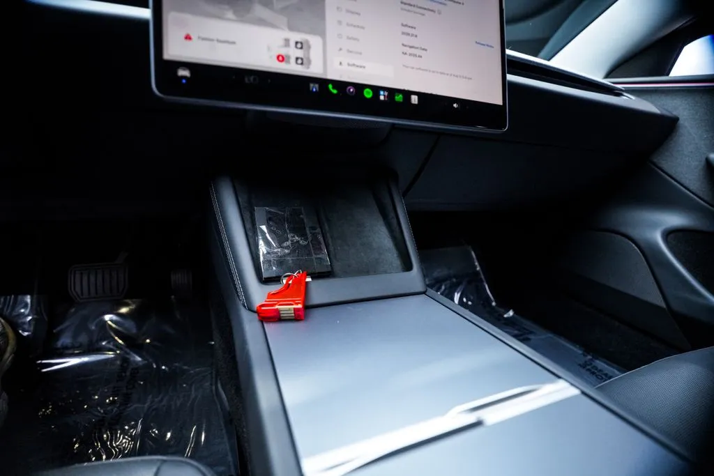 Tesla Model 3 photo 38