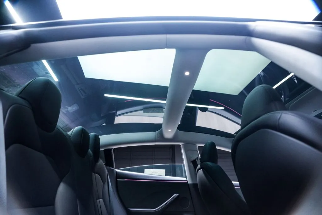 Tesla Model 3 photo 44