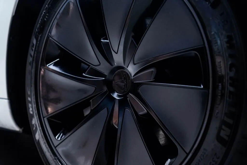 Tesla Model 3 photo 15