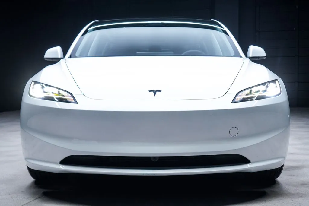 Tesla Model 3 photo 4