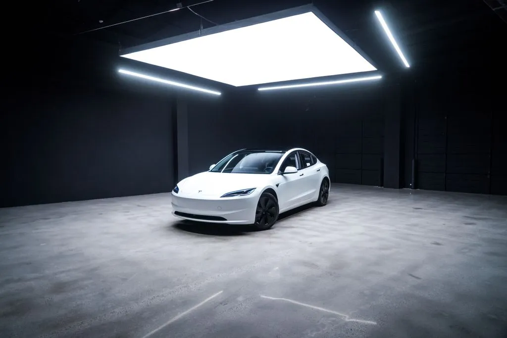 Tesla Model 3 photo 47