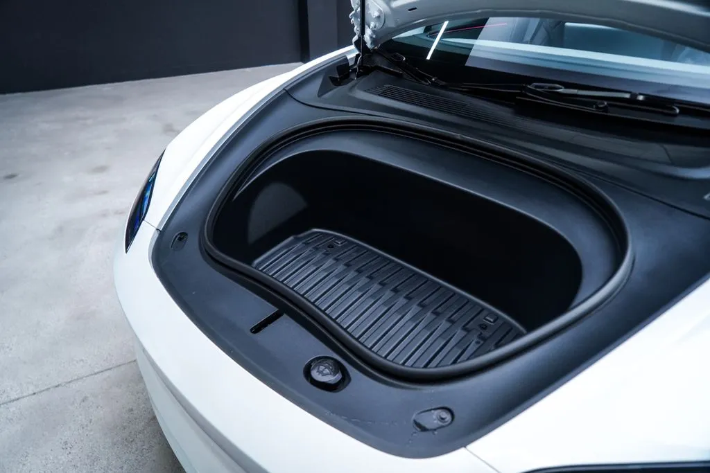 Tesla Model 3 photo 10