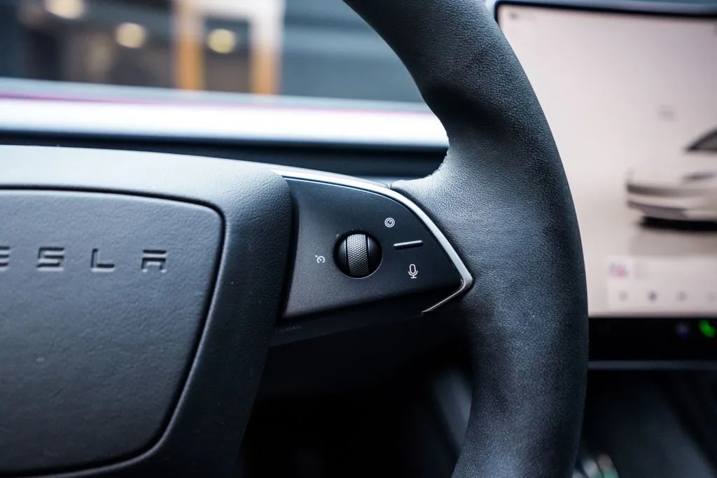 Tesla Model 3 photo 32
