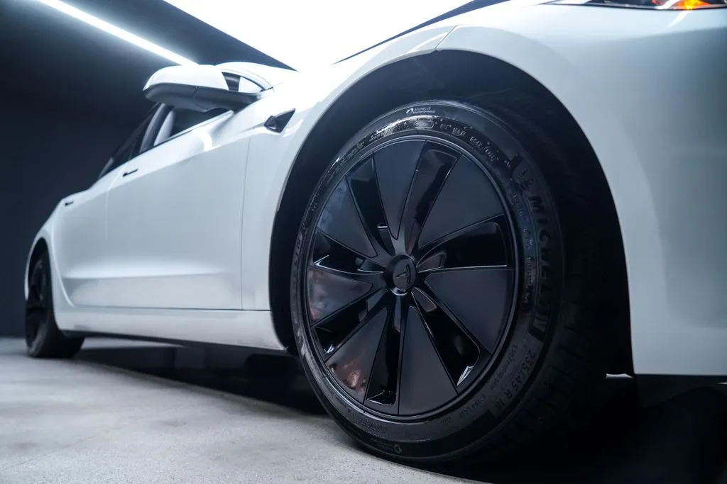 Tesla Model 3 photo 14