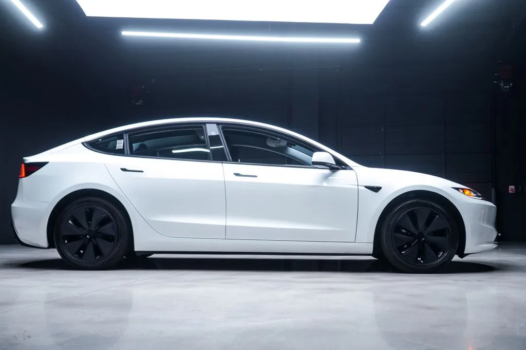 Tesla Model 3 photo 12