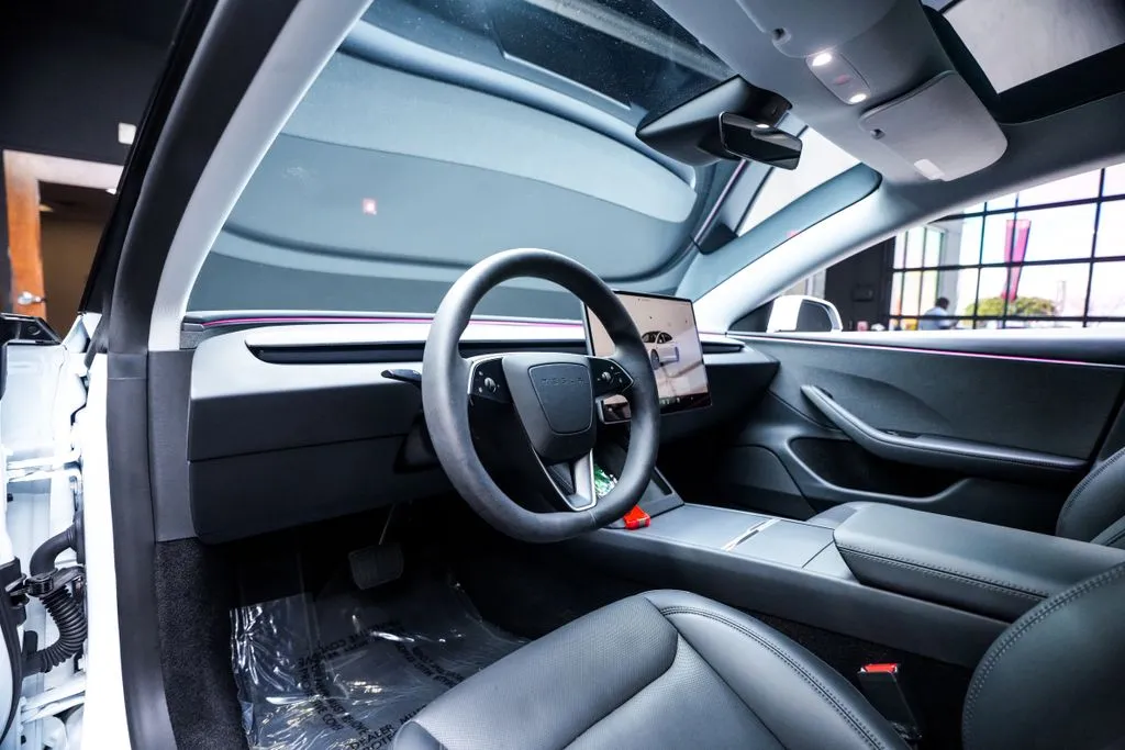 Tesla Model 3 photo 29
