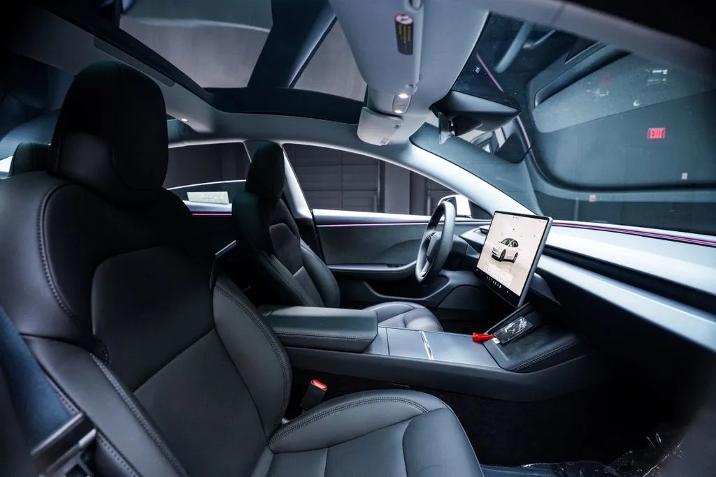Tesla Model 3 photo 39