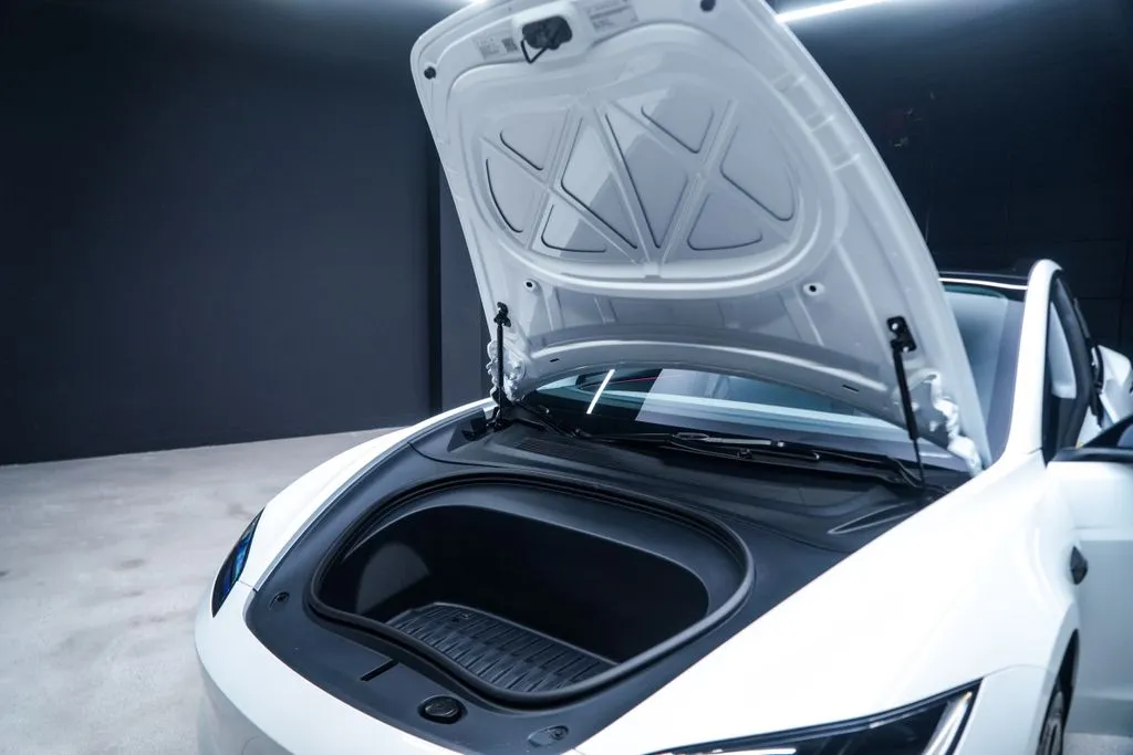 Tesla Model 3 photo 9