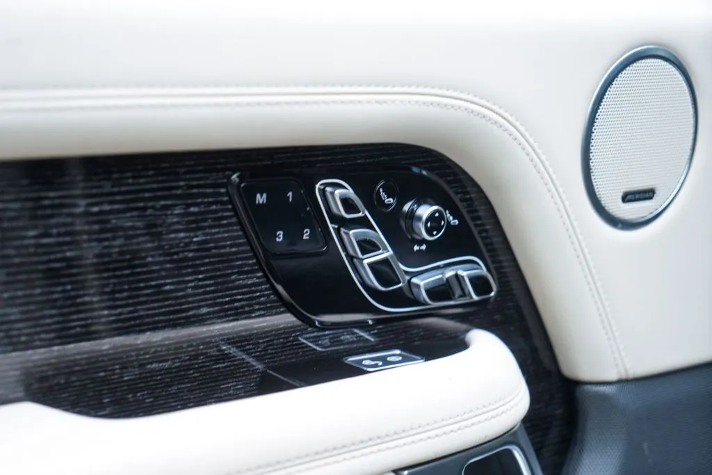 Land Rover Range Rover photo 25