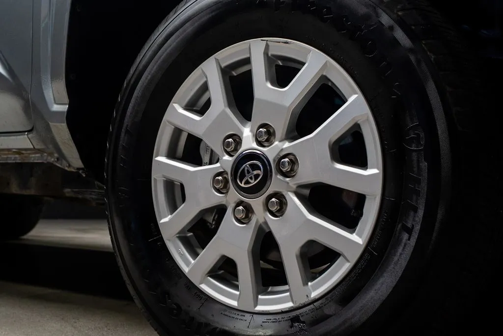 Toyota Tacoma photo 15