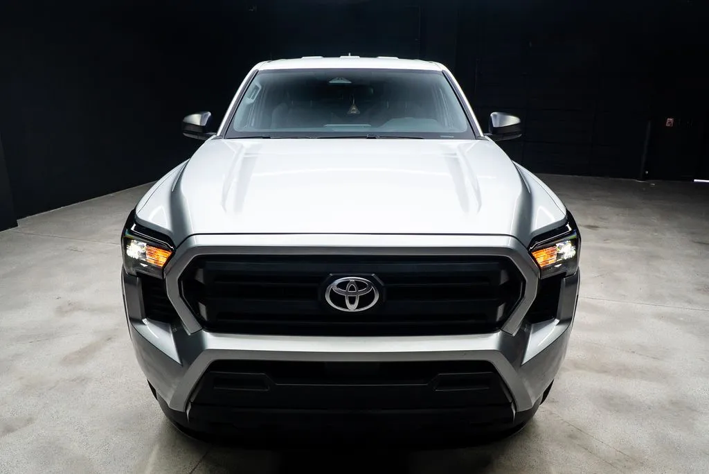 Toyota Tacoma photo 4