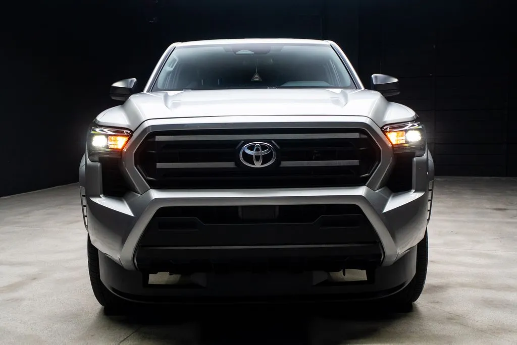 Toyota Tacoma photo 3