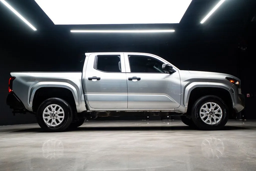 Toyota Tacoma photo 11