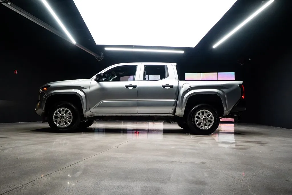 Toyota Tacoma photo 26