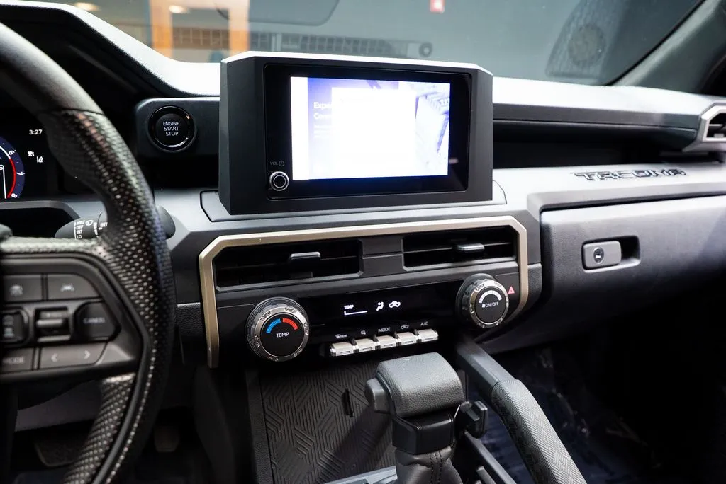 Toyota Tacoma photo 38