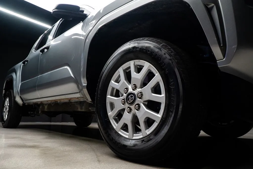 Toyota Tacoma photo 14