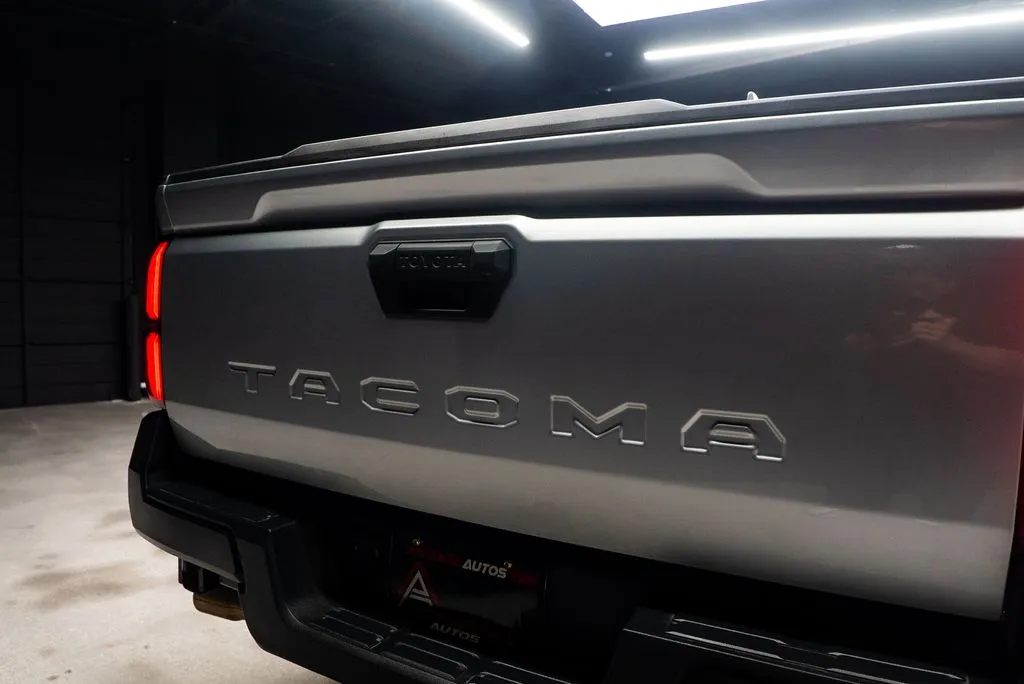 Toyota Tacoma photo 23