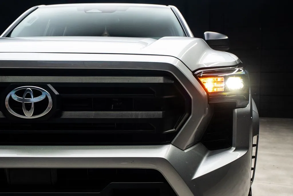 Toyota Tacoma photo 5