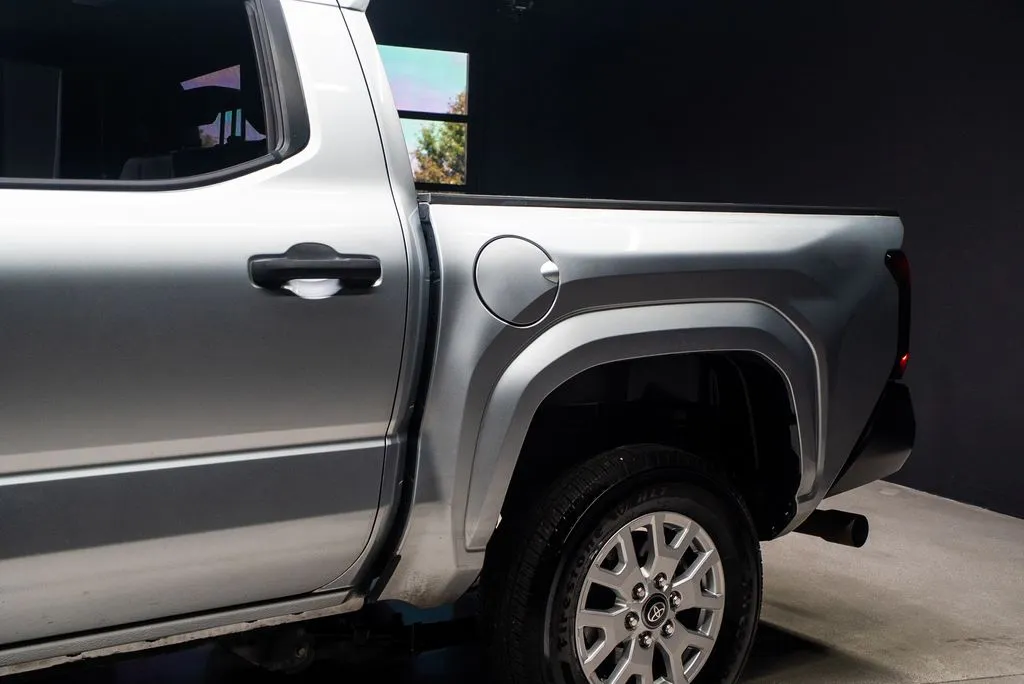 Toyota Tacoma photo 27