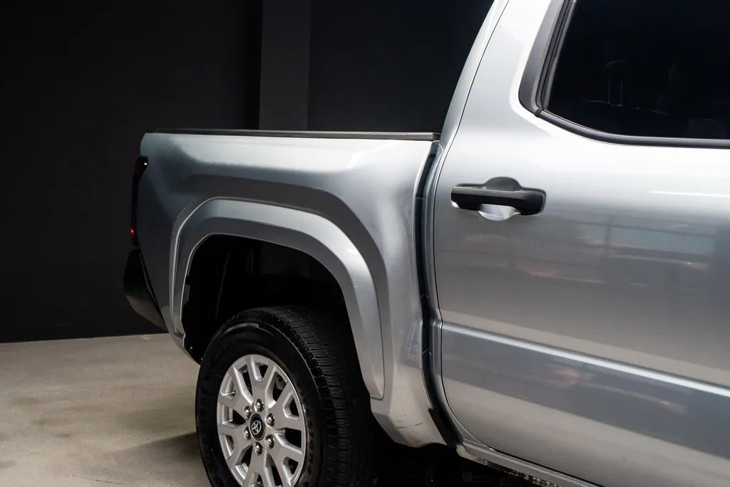 Toyota Tacoma photo 17