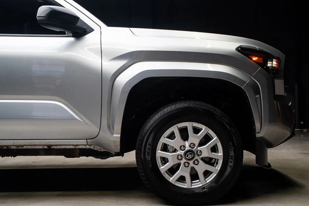 Toyota Tacoma photo 13